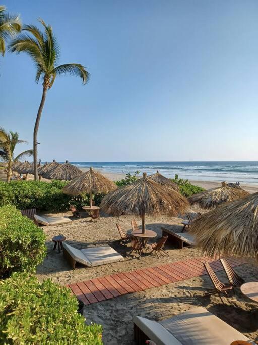 Depa De Lujo En Diamante Con Club De Playa A Pie-precio Especial Acapulco