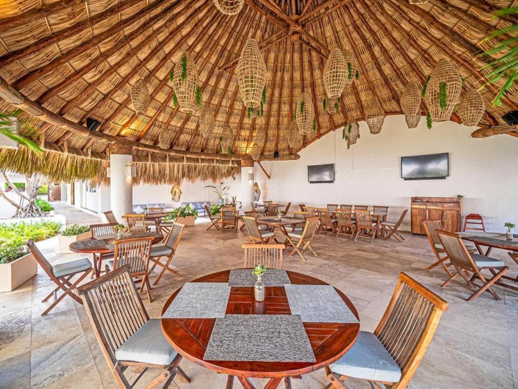 Depa De Lujo En Diamante Con Club De Playa A Pie-precio Especial Acapulco