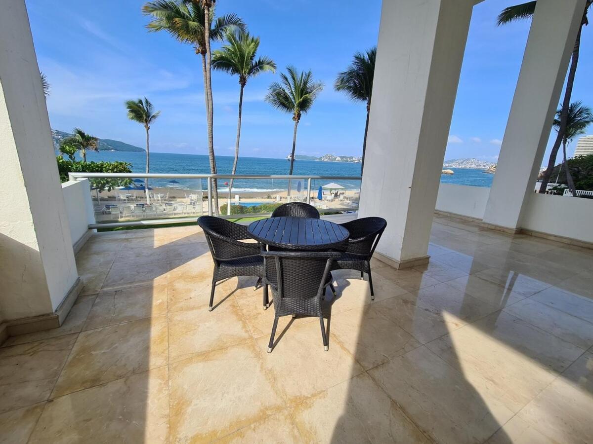 Great Beachfront Condo,11th Floor, Great View! Apartment
